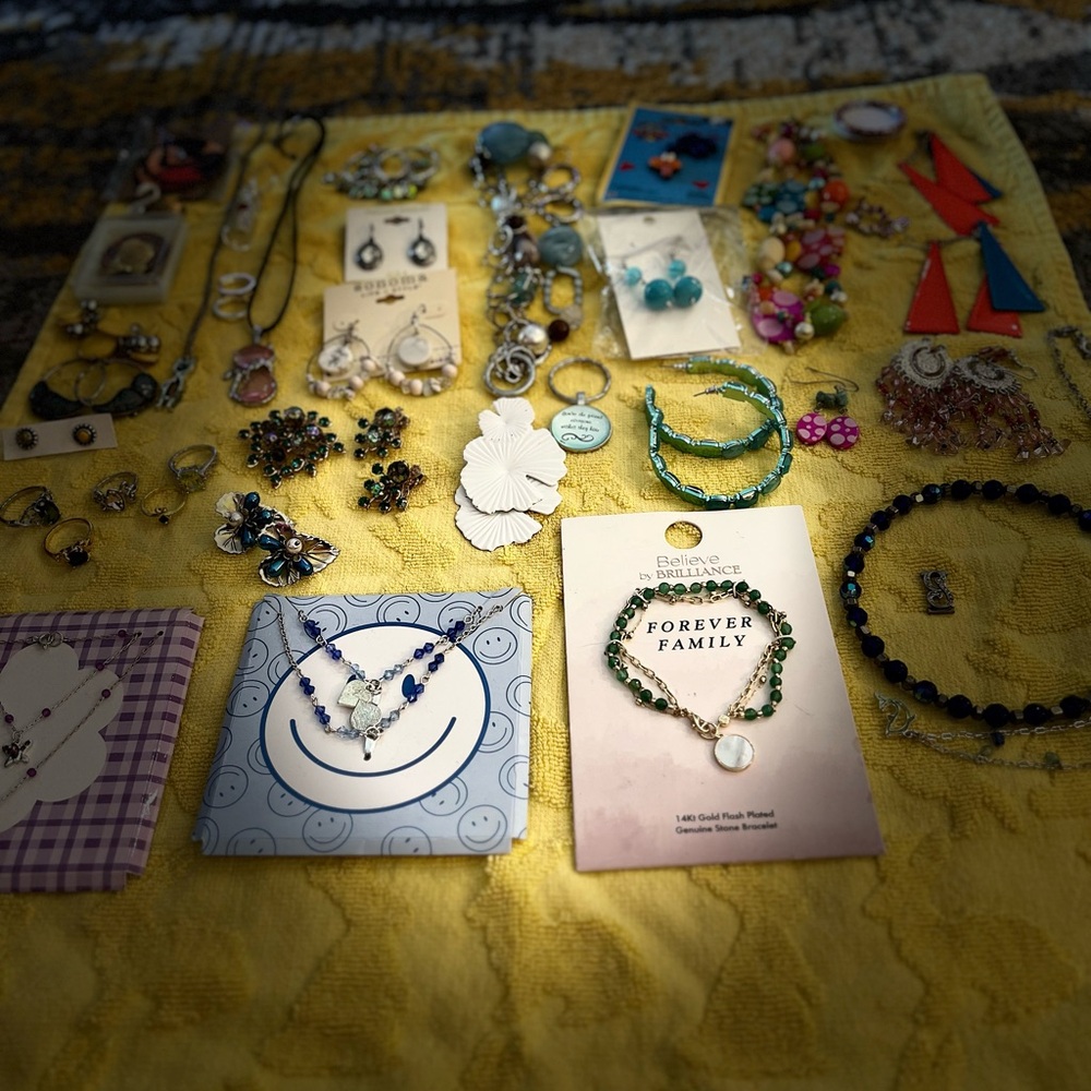 Bulk Jewelry Collection - Picture 9 of 9
